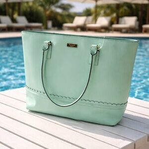Large Kate Spade 100% cowhide, leather, beautiful bag tote in mint green